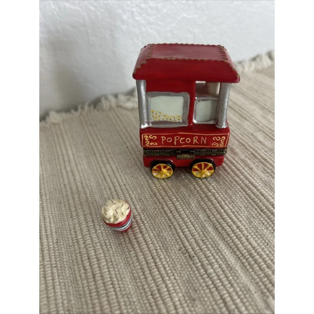 Ceramic Tinker Box Popcorn Stand Excellent Condition - Adorable!